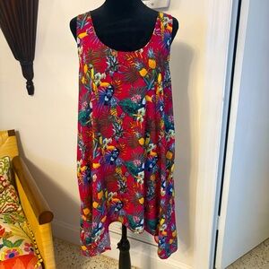 Parrots & Toucans Burgundy Print Sleeveless Tunic Top! Excellent condition
